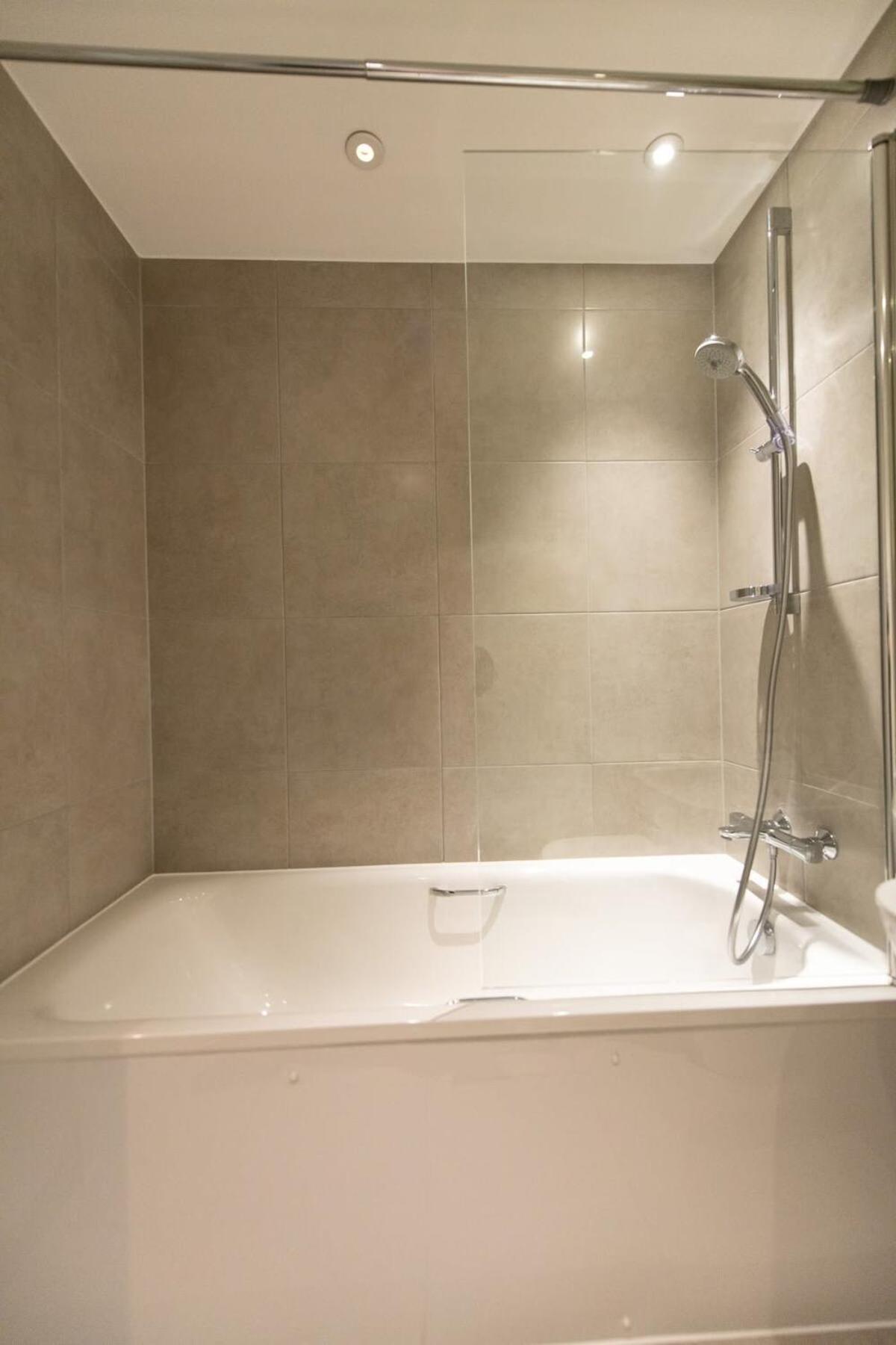 Fantastic 1 Bed Apartment In Crawley Exterior photo