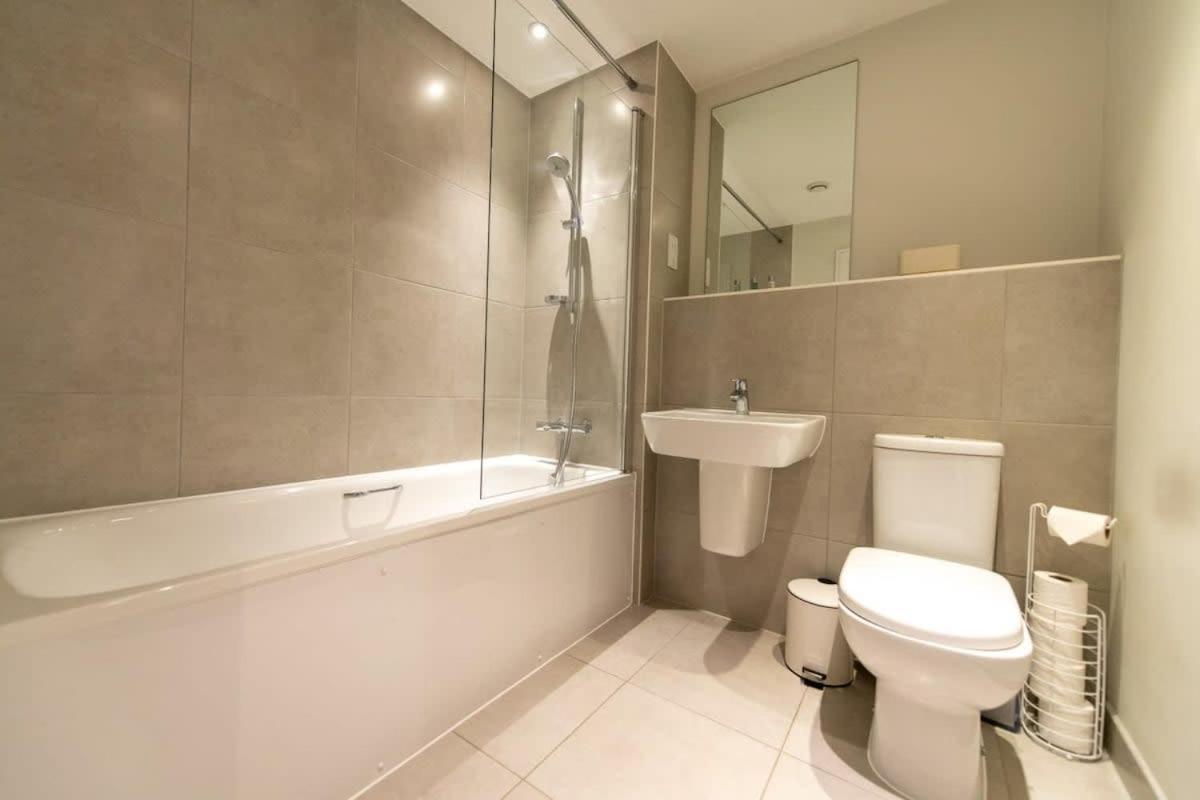 Fantastic 1 Bed Apartment In Crawley Exterior photo