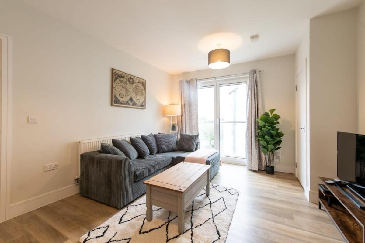 Fantastic 1 Bed Apartment In Crawley Exterior photo
