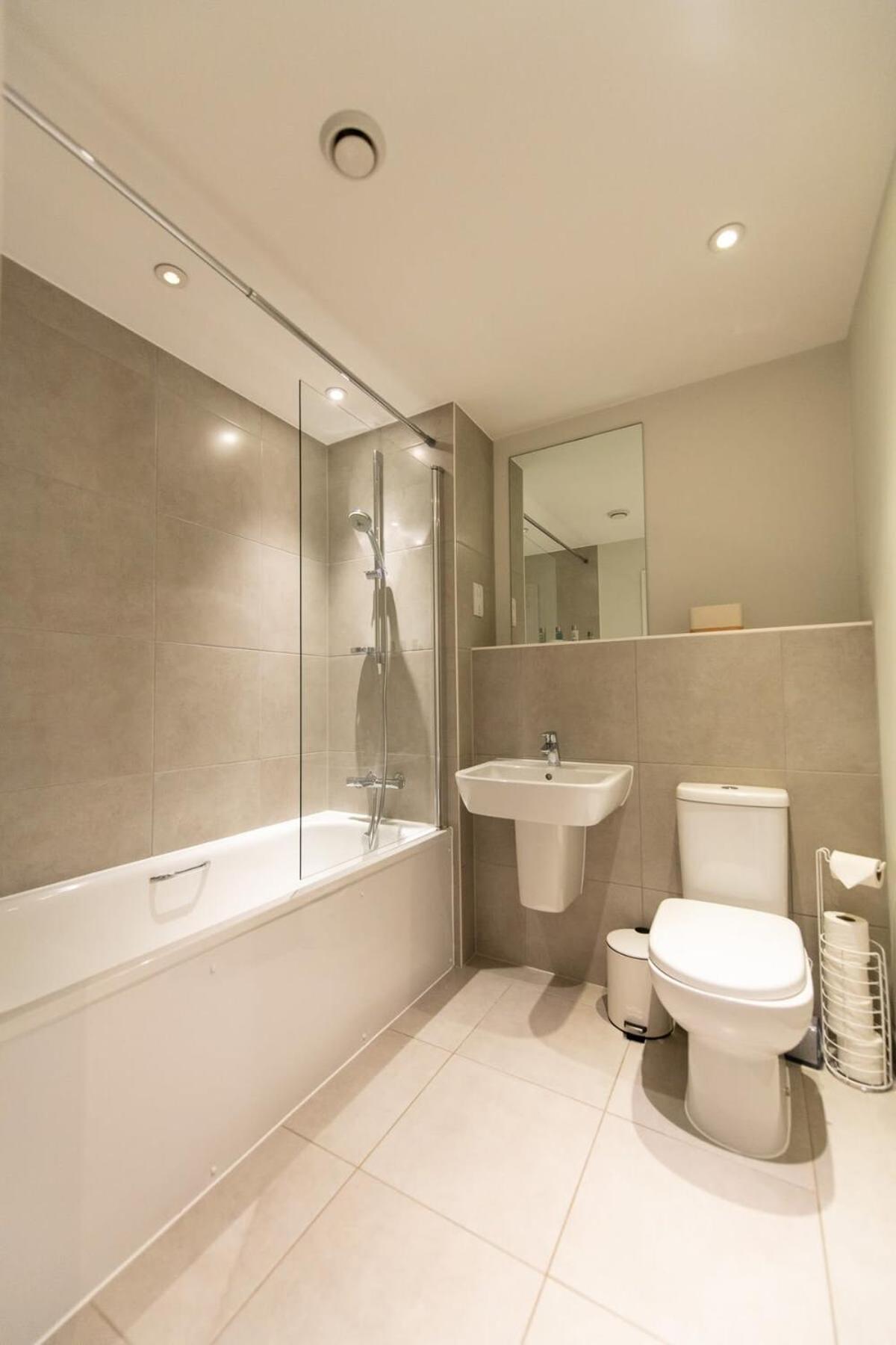 Fantastic 1 Bed Apartment In Crawley Exterior photo